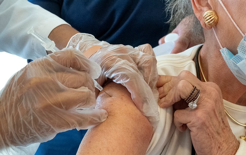 Decesele a 29 de oameni peste 75 de ani care primiseră vaccinul în Norvegia ridică semne de întrebare la cei mai fragili dintre noi