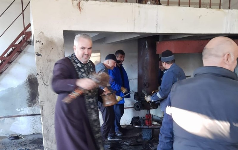 Un preot a sfințit instalația defectă care a lăsat orașul Motru fără căldură și apă caldă de trei zile