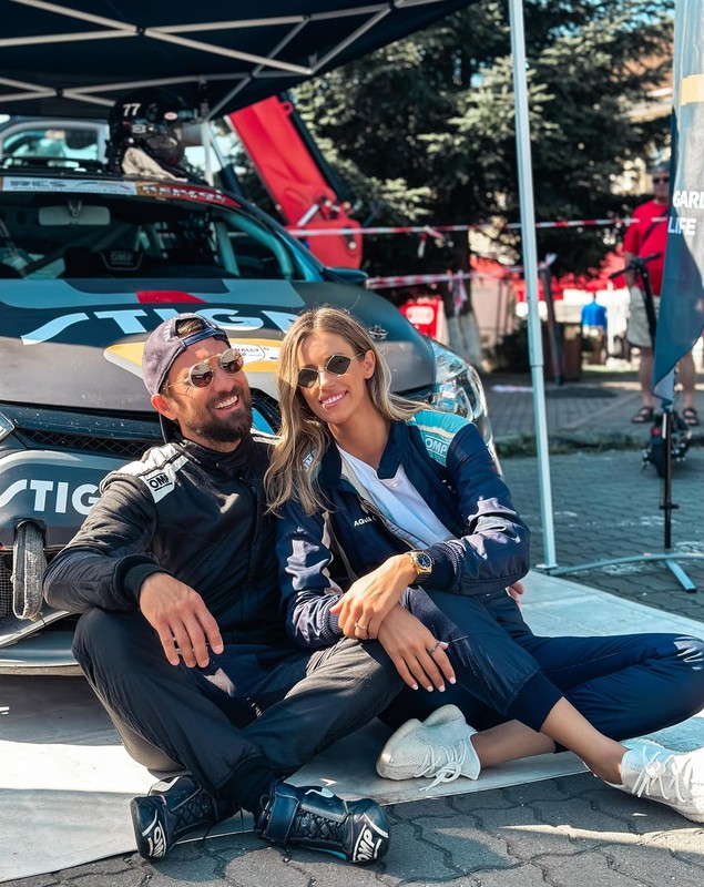 Dani Oțil și Gabriela Prisăcariu, primele declarații în ziua nunții lor. Ce rochie de mireasă a ales soția prezentatorului TV. „Nu mă întrebați nimic. Este un moment important”