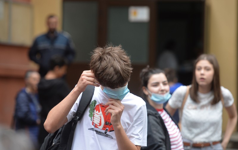 Crește numărul școlilor în scenariul roșu: 141 de școli au trecut la online de ieri până azi