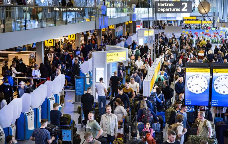 Turiștii trebuie să se pregătească pentru o vară haotică pe aeroporturile din Europa. Care este motivul și ce pot face călătorii