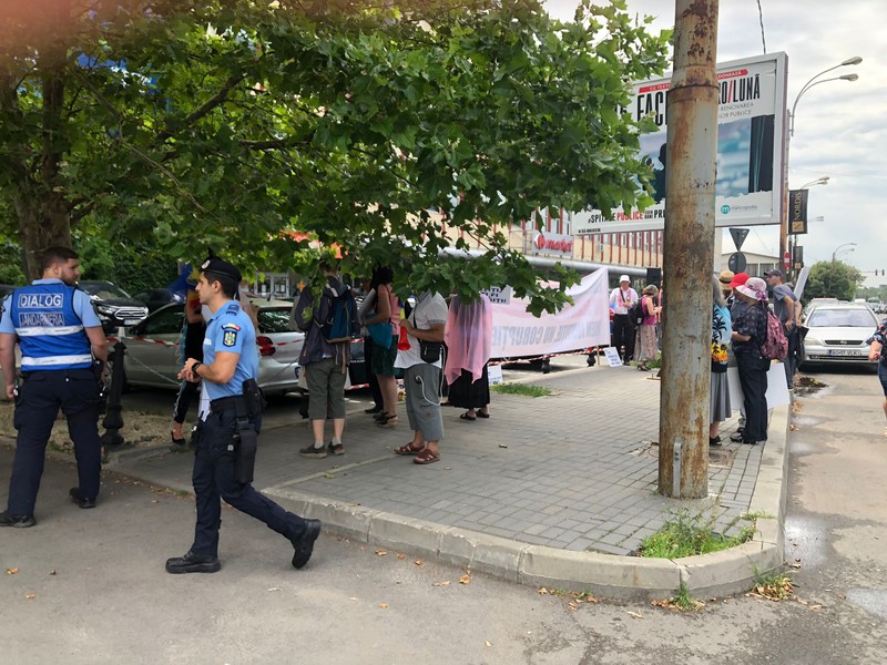 Câțiva jandarmi au venit la locul protestului