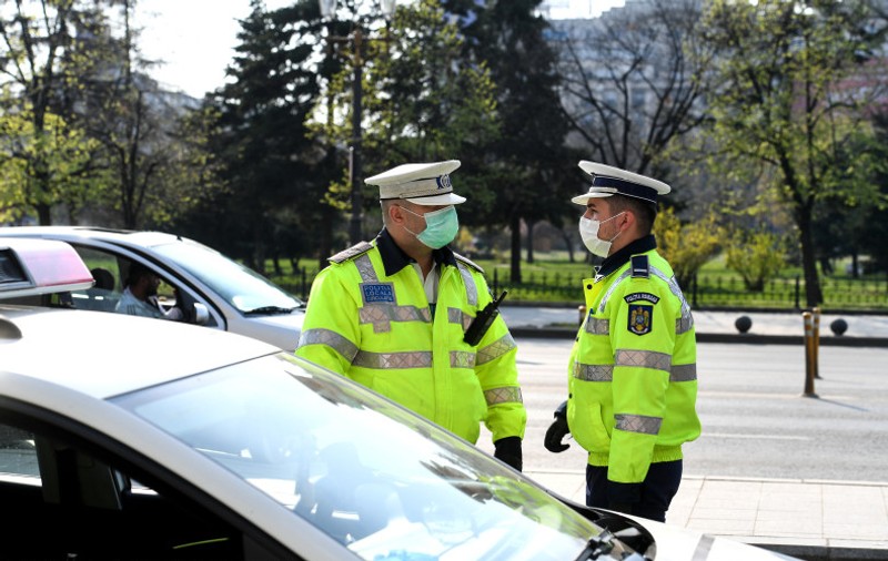 Nouă din cei zece polițiști din Timișoara cercetați pentru luare de mită au fost reținuți pentru 30 de zile