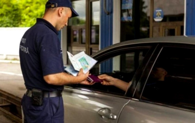 Un polițist de frontieră din Vama Sculeni a luat 50 de euro șpagă, apoi a sunat la DGA
