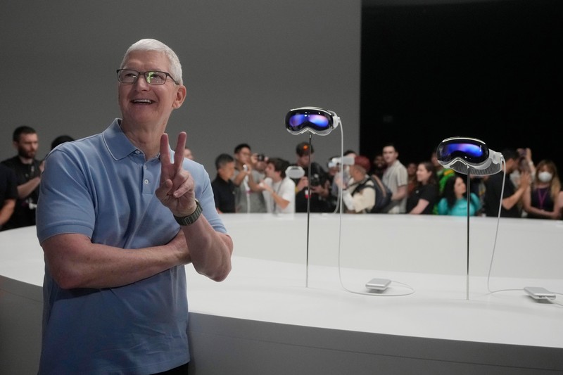 Tim Cook, directorul general Apple, la lansarea căștilor de VR Apple Vision Pro Sursa: Profimedia