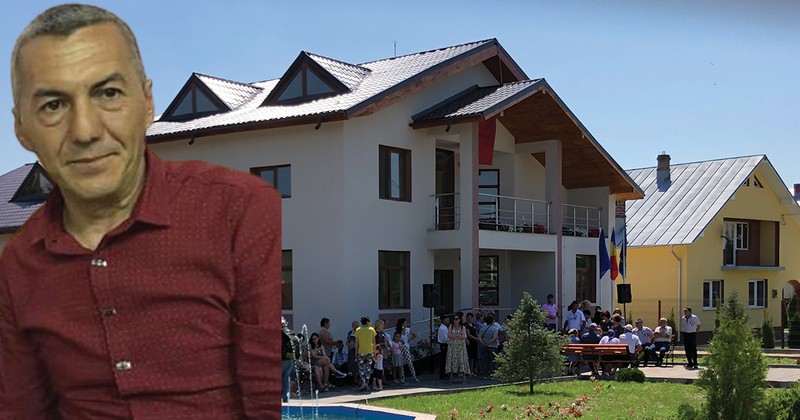 Florea Radu și primăria din Optași-Măgura unde a candidat pentru postul de primar