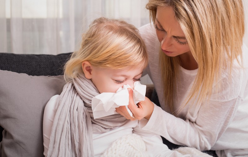 Infecțiile respiratorii ne dau bătăi de cap. Vremea bună nu a trezit doar ghioceii, ci și virusurile gripale