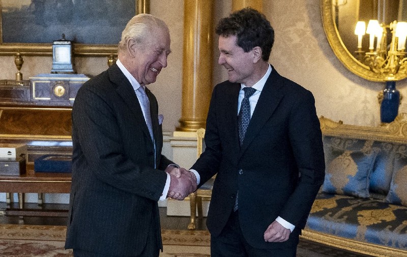Cel mai scump cadou de protocol primit de Nicușor Dan în 2025 costă 3.400 de euro