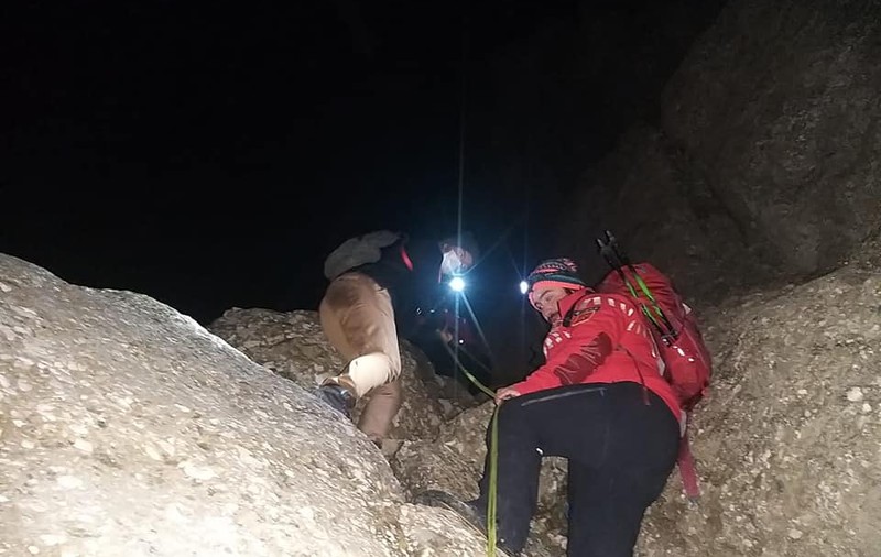 Tineri blocaţi în Bucegi, salvați după o operaţiune de 10 ore. S-au aventurat pe munte echipaţi necorespunzător