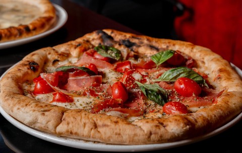 Greșeala URIAȘĂ pe care o faci când mănânci pizza! Avertismenul MAESTRULUI nr. 1 în lume