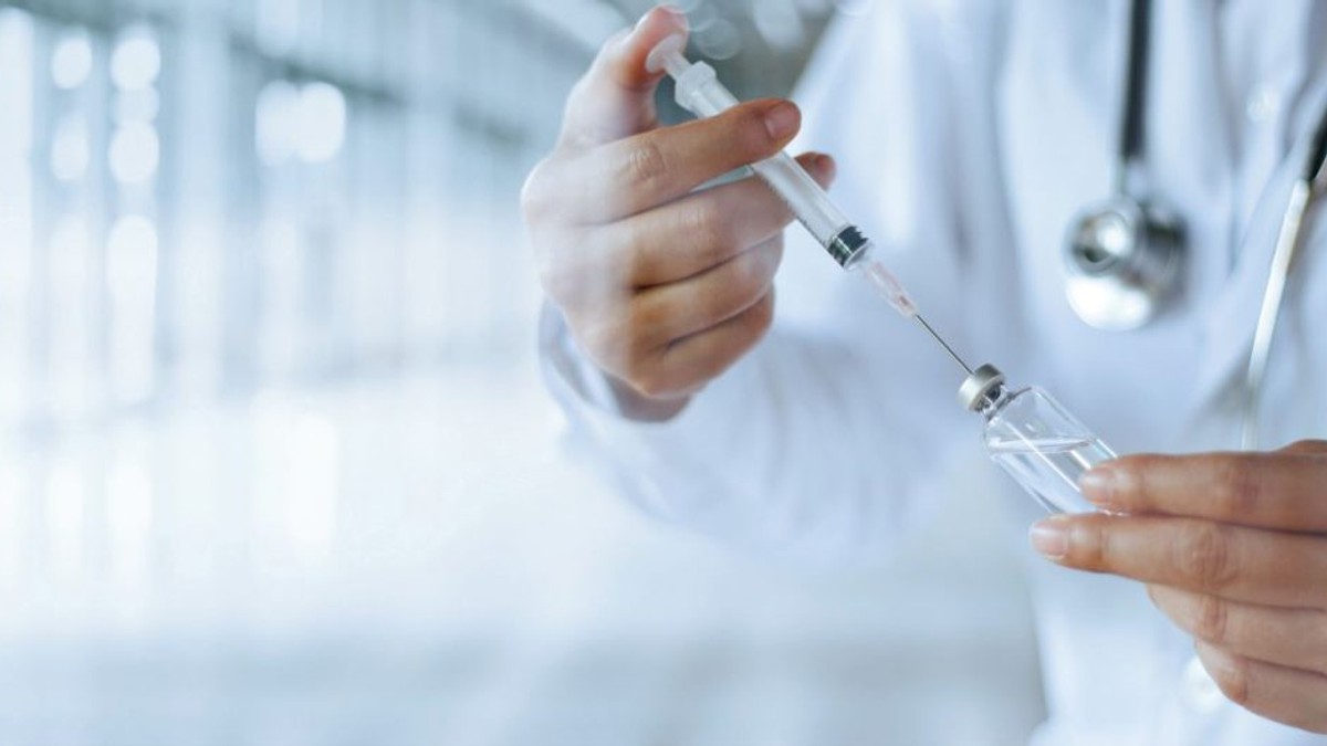 VIDEO O singură doză de vaccin anti-COVID nu va fi suficientă, avertizează specialiștii. Efortul logistic pentru imunizarea populației va fi unul uriaș