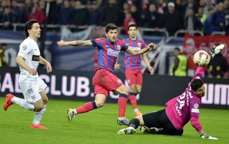 INCIDENT GRAV DUPĂ MECIUL DINAMO-STEAUA: UN CAMERMAN, OPERAT DE URGENŢĂ la cap, după ce a fost RĂNIT DE SUPORTERI