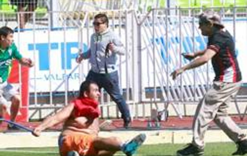 A curs sânge în Chile! O partidă a fost suspendată din pricina haosului! VIDEO