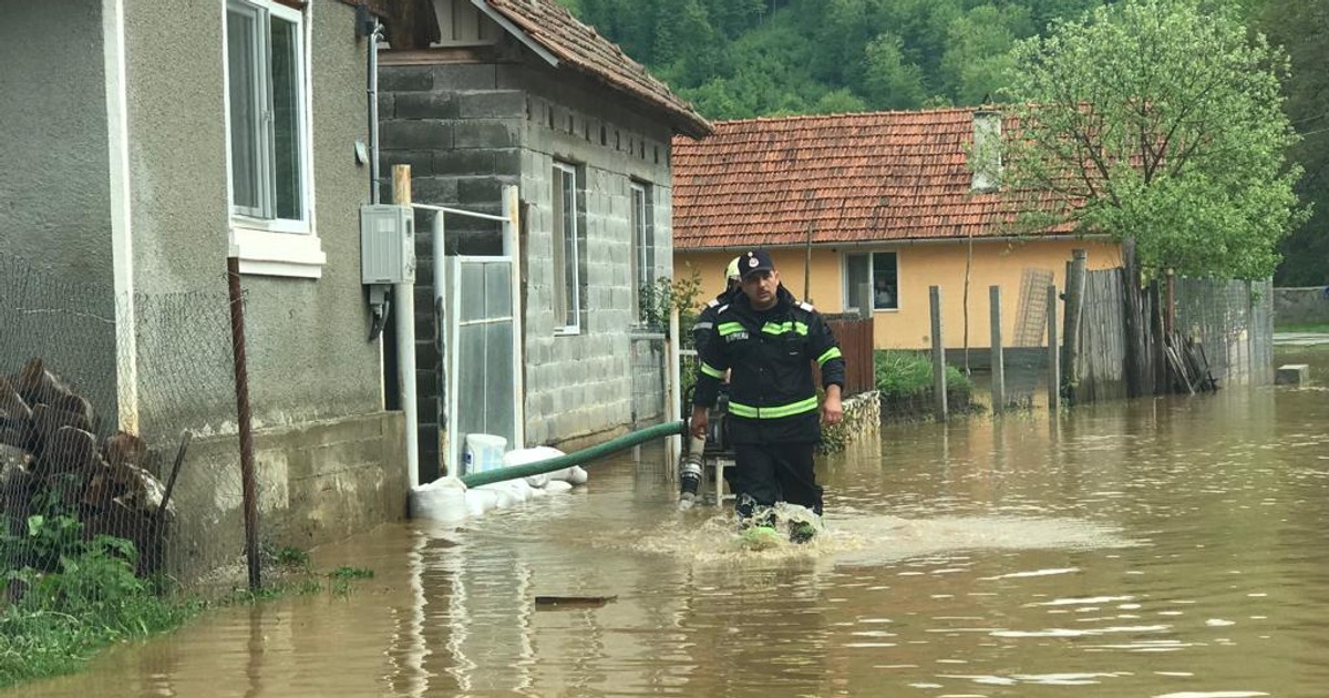 Urmările codului roșu de inundații din Caraș-Severin și Timiș