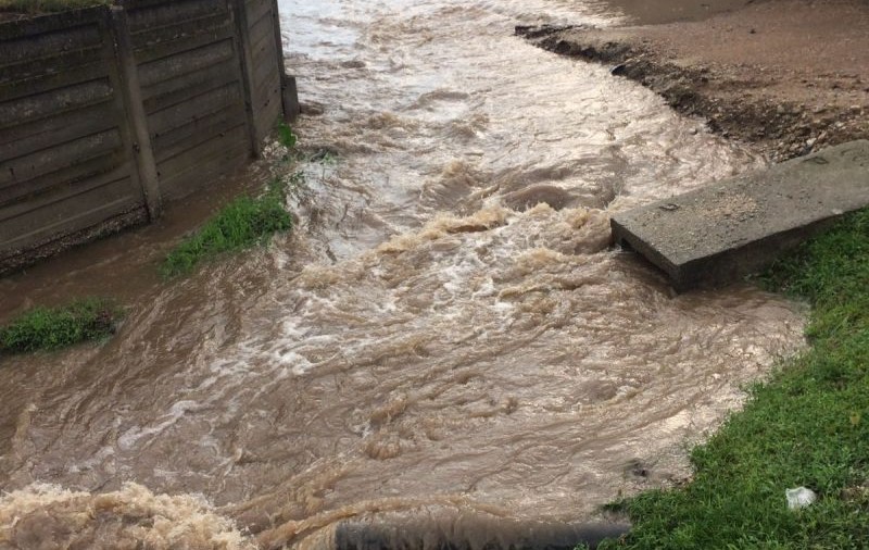 Cod galben de inundaţii pe râuri din şapte judeţe, în următoarele ore
