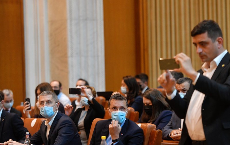 Cîțu, atac fără precedent la adresa USR-PLUS înainte de votul moțiunii: „Un partid bipolar”