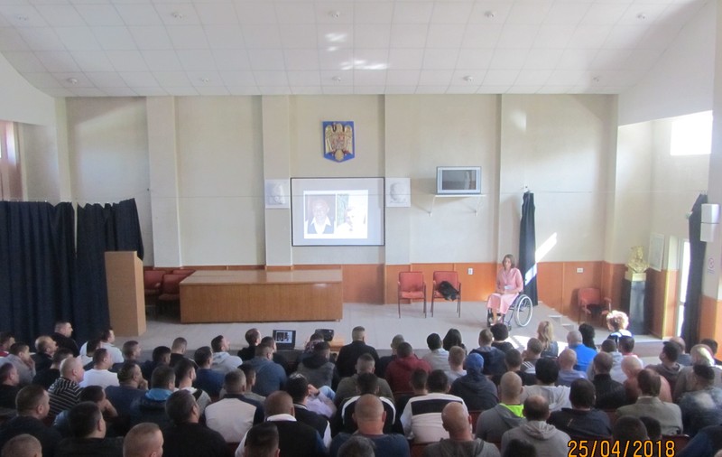 Un medic rezident imobilizat în scaun cu rotile, model de viață pentru deținuții Penitenciarului Vaslui