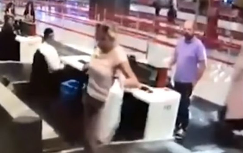 Unde s-a urcat o pasageră dintr-un aeroport ca să ajungă la avion. Angajații au rămas blocați când au văzut-o | FOTO &VIDEO