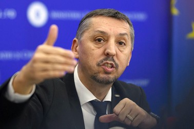 Daniel David vrea ca gamatica să revină ca materie în liceu