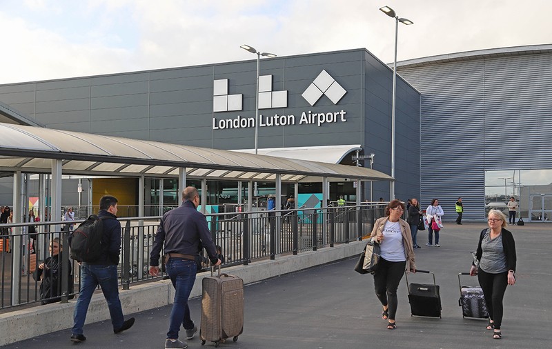 Ce spun reprezentanții Aeroportului Luton despre anunțul în română și limba romani, despre COVID, care a iscat comentarii rasiste: „O să-l revizuim”
