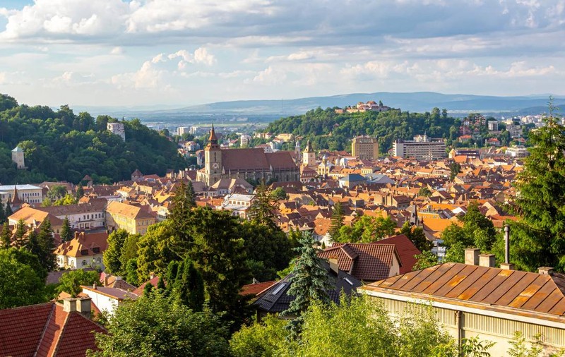 Tot mai mulți turiști aleg să vină în România. Lista orașelor pe care le vizitează călătorii în țara noastră