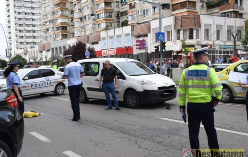 O polițistă a fost spulberată de o mașină care circula cu viteză prin Bacău