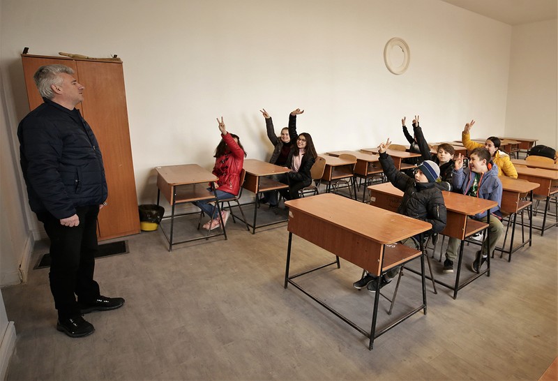 Ionuț Bercaru, profesor de istorie și directorul școlii | Foto: Dumitru Angelescu