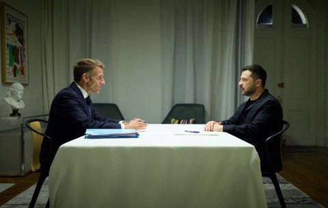 Emmanuel Macron și Volodimir Zelenski, în timpul discuțiilor din New York
