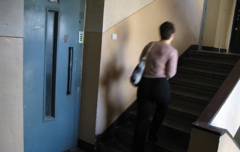 A zis că LUCREAZĂ la PRIMĂRIE, dar A FOST LUATĂ de Poliție! Se-ntâmplă în Capitală!