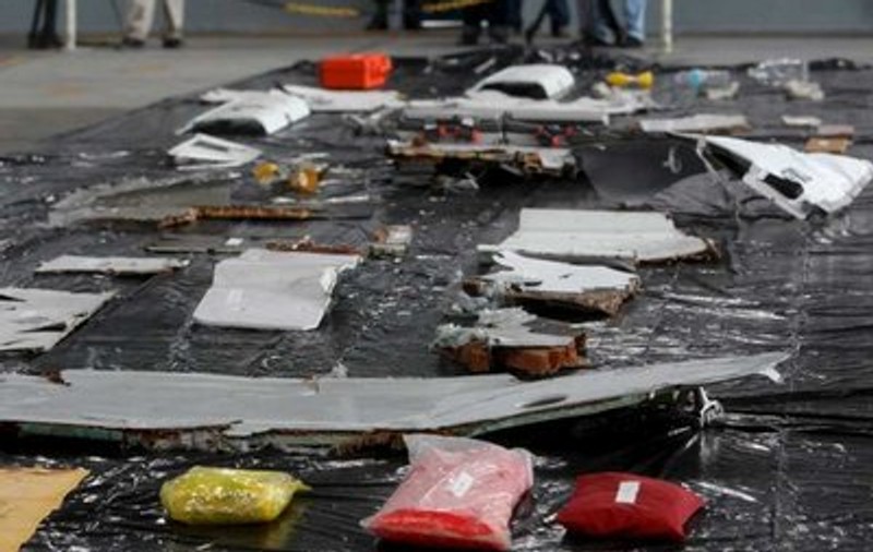 Investigatorii exclud o explozie a avionului recuperat din Atlantic