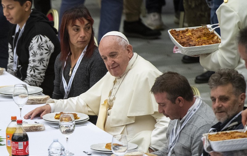 Papa Francisc a oferit masa de prânz pentru 1.500 de săraci. ”Vă mulțumesc că sunteți aici”