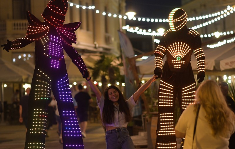 A fost şi în acest an Festivalul „Puppets Occupy Street” Craiova – tărâmul poveştilor pline de culoare şi speranță
