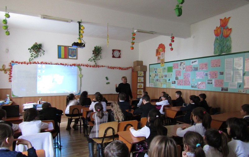 Ce trebuie să faci în caz cutremur. Sute de copii din Galați, instruiți de pompieri cum să reacționeze în situații de urgență