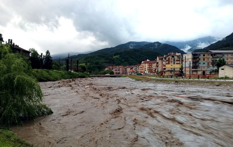 Cod portocaliu de viituri în 14 județe. „Este important să fie informați cetățenii și să evite zonele de risc”
