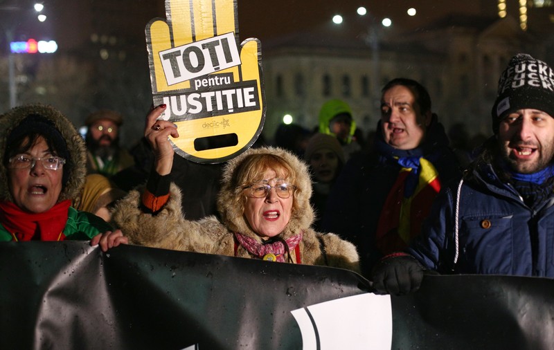 UPDATE / Proteste în București și mai multe orașe din țară. Oamenii cer demisia lui Tudorel Toader