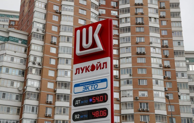 Vicepreședintele Lukoil propune ca Rusia să îşi reducă producţia de petrol cu până la 30%