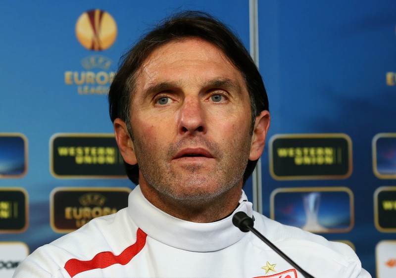 epa03592192 Stuttgart's head coach Bruno Labbadia holds a press conference at the Cristal Arena stadium in Genk, Belgium, 20 February 2013. VfB Stuttgart will face KRC Genk in an UEFA Europa League soccer match on 21 February. EPA/JULIEN WARNAND