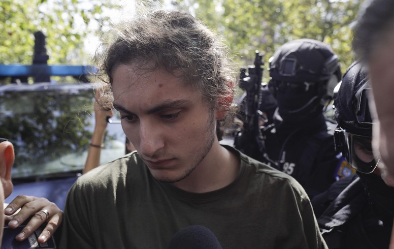 Cum a fost sancționat Vlad Pascu după ce tatăl său i-a intermediat din închisoare un interviu cu protestatarul „Ceaușescu”
