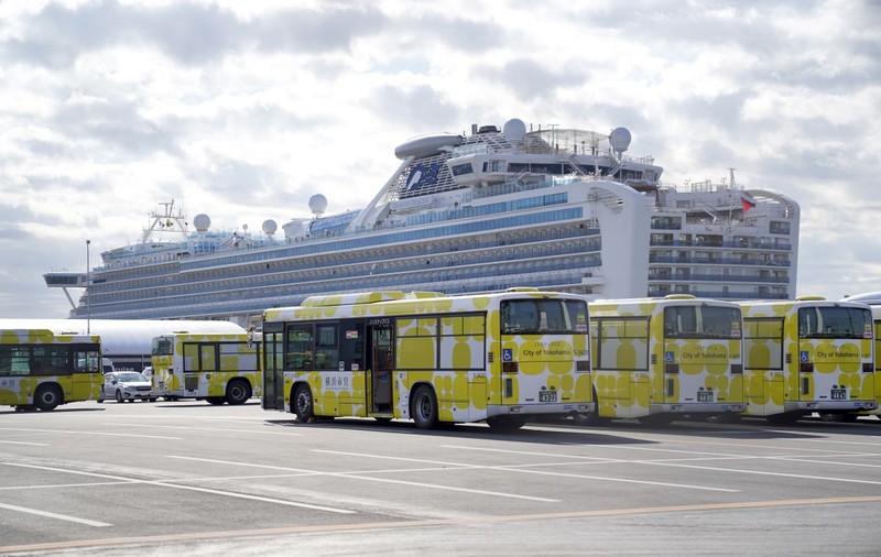 Calvarul oamenilor de pe Diamond Princess, unde un român s-a infectat cu coronavirus, aproape de sfârșit: primii pasageri au părăsit nava