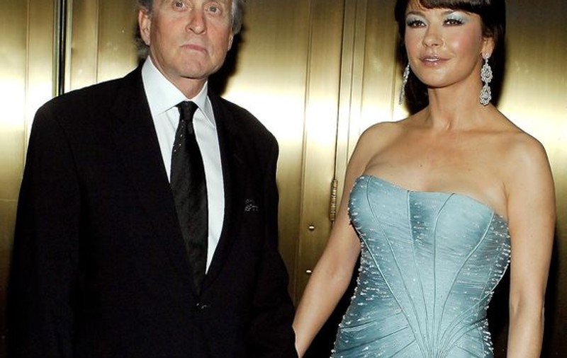 Catherine Zeta-Jones, furioasă pe doctorii lui Michael Douglas: ”Trebuia să descopere boala mai devreme” 