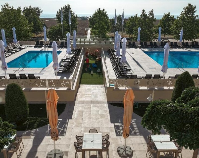 Cât costă să petreci Revelionul 2026 în hotelul lui Gică Hagi de la mare. Experiența spa este inclusă în preț