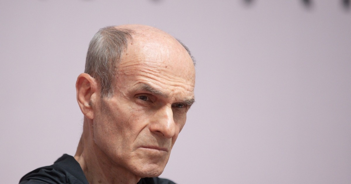 Cristian Tudor Popescu are 69 de ani și a lucrat în presa scrisă din 1990