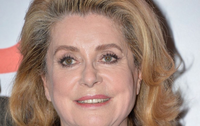 Criza-i mare! Catherine Deneuve şi-a scos la vânzare castelul