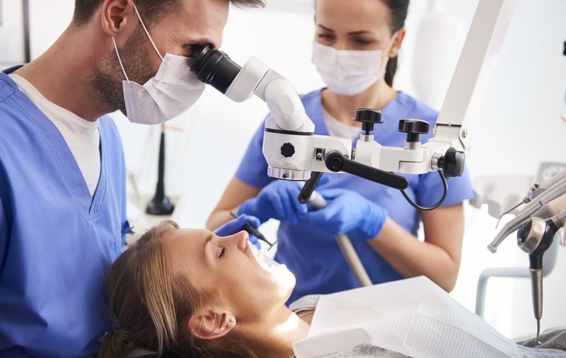 foto: implant dentar