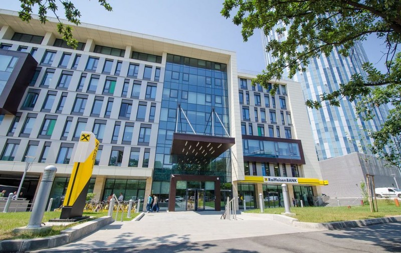 Clienții Raiffeisen Bank cu telefoane iPhone vor putea face plăți direct cu dispozitivele mobile