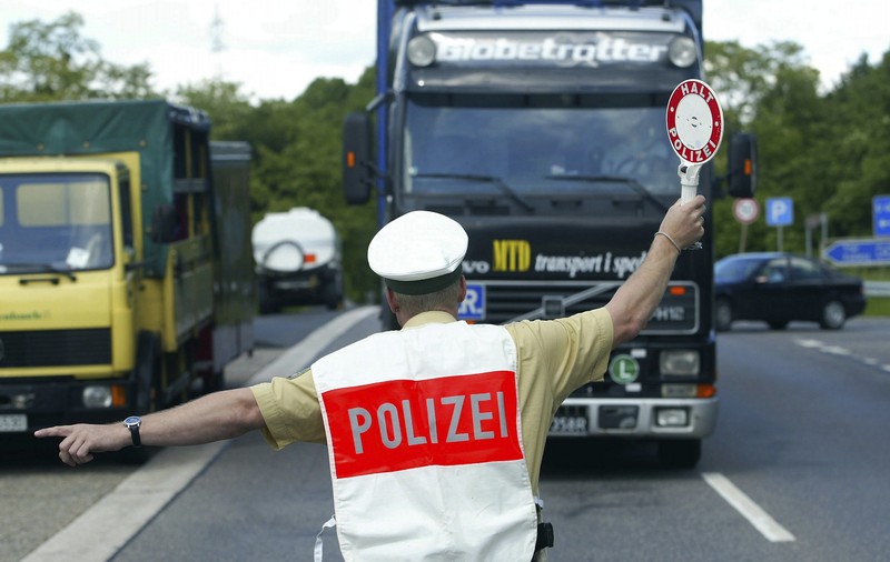 Șofer român de TIR cu 15 tone de substanțe explozive în camion, oprit în Austria: „Capăt de drum”