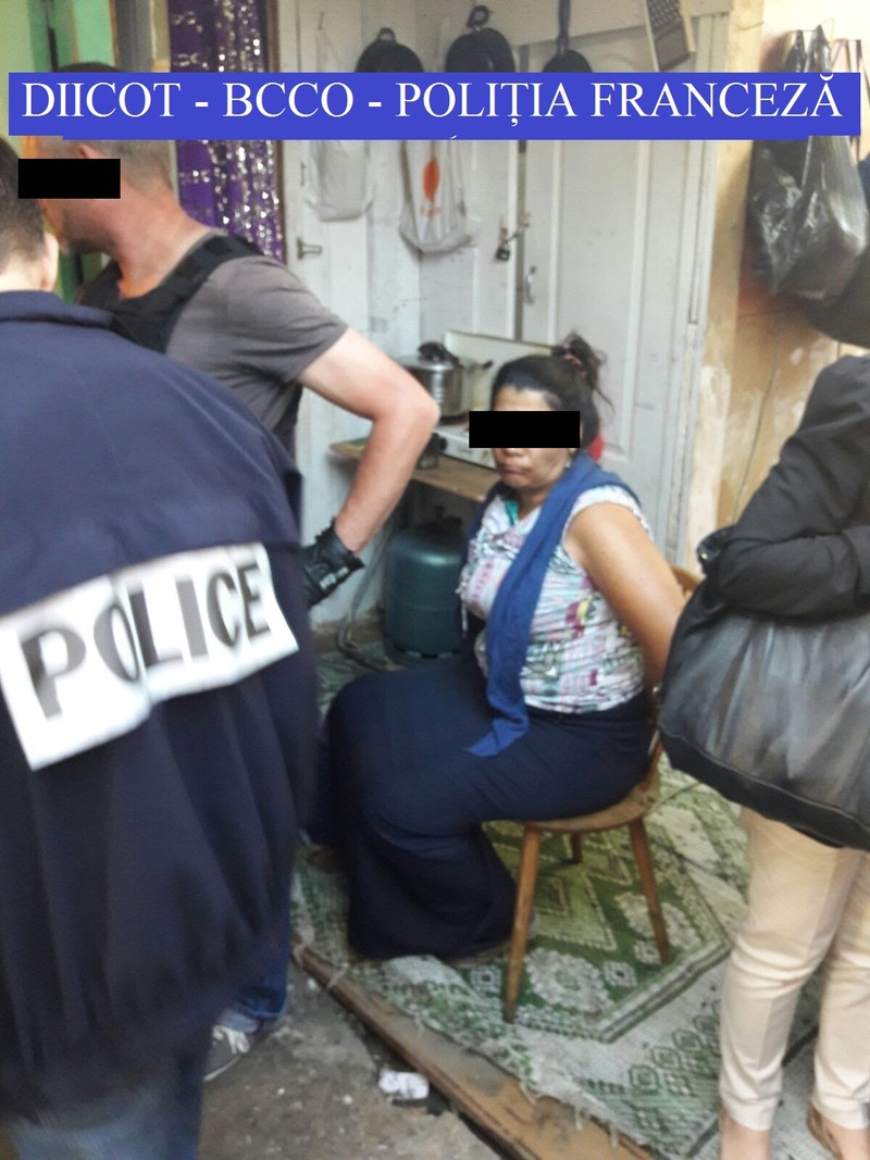Înainte să intervină, polițiștii francezi au ţinut sub supraveghere, săptămâni la rând, casa din oraşul Saint Denis în care locuiau hoţii de buzunare