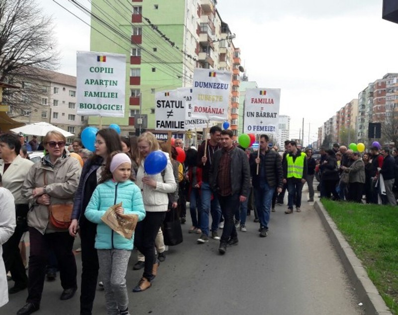 UPDATE. Marș pentru viață 2017 | Mii de oameni au ieșit în stradă în București și în mai multe orașe din țară / FOTO&VIDEO