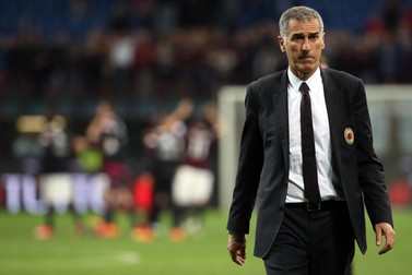 epa04766518 Milan's assistant coach Mauro Tassotti during the Italian Serie A soccer match between AC Milan and FC Torino at Giuseppe Meazza stadium in Milan, Italy, 24 May 2015. EPA/MATTEO BAZZI