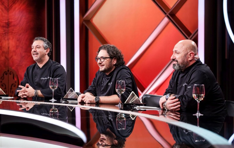 Finala „Chefi la cuțite”, sezonul 12. Când are loc ultima ediție a show-ului culinar de la Antena 1 cu cei trei jurați